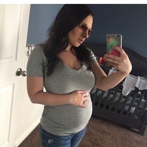 Old navy v neck t-shirt size small.